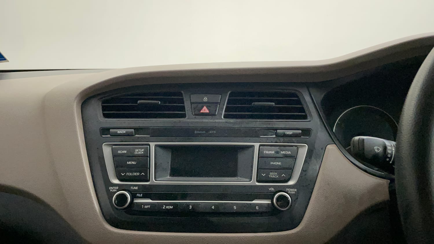 Used 2015 Hyundai Elite i20 Magna 1.2 Petrol Manual top_features Integrated (in-dash) music system