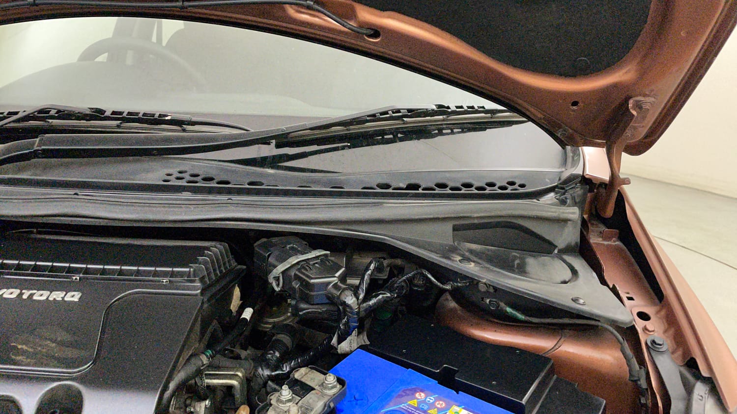 Used 2017 Tata Tigor Revotorq XZ (O) Diesel Manual engine ENGINE LEFT SIDE HINGE & APRON VIEW