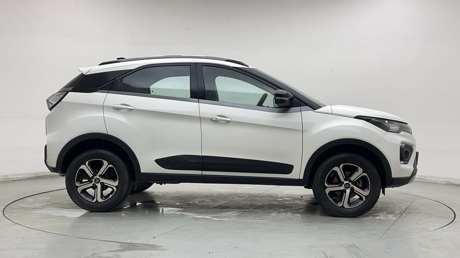 Used 2022 Tata Nexon XZ Plus Petrol Manual exterior RIGHT SIDE VIEW