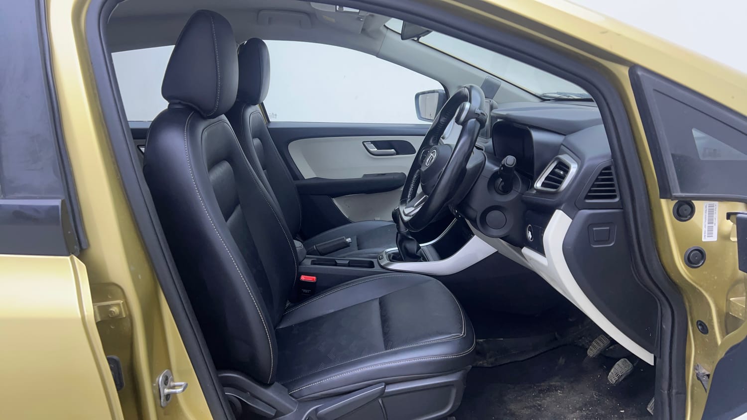 Used 2021 Tata Altroz XZ Plus Petrol Petrol Manual interior RIGHT SIDE FRONT DOOR CABIN VIEW
