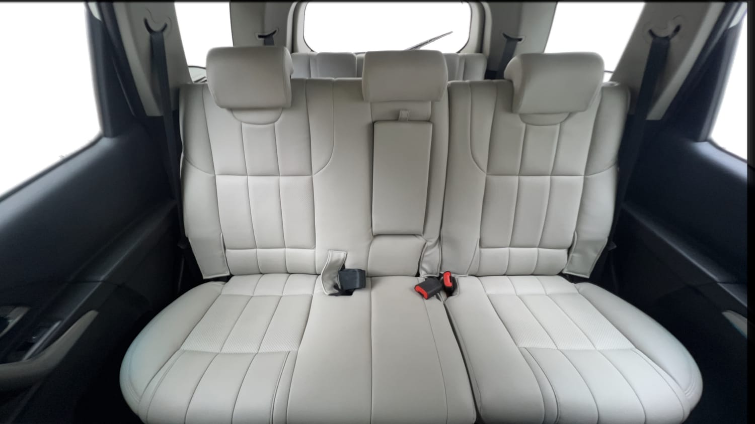 Used 2021 Mahindra XUV500 W7 Diesel Manual interior REAR SEAT CONDITION VIEW
