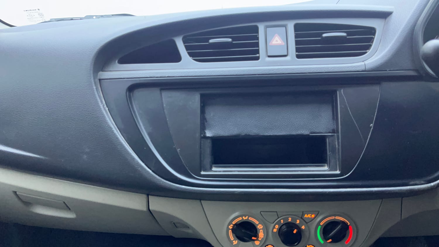 Used 2015 Maruti Suzuki Alto K10 LXi Petrol Manual interior MUSIC SYSTEM & AC CONTROL VIEW