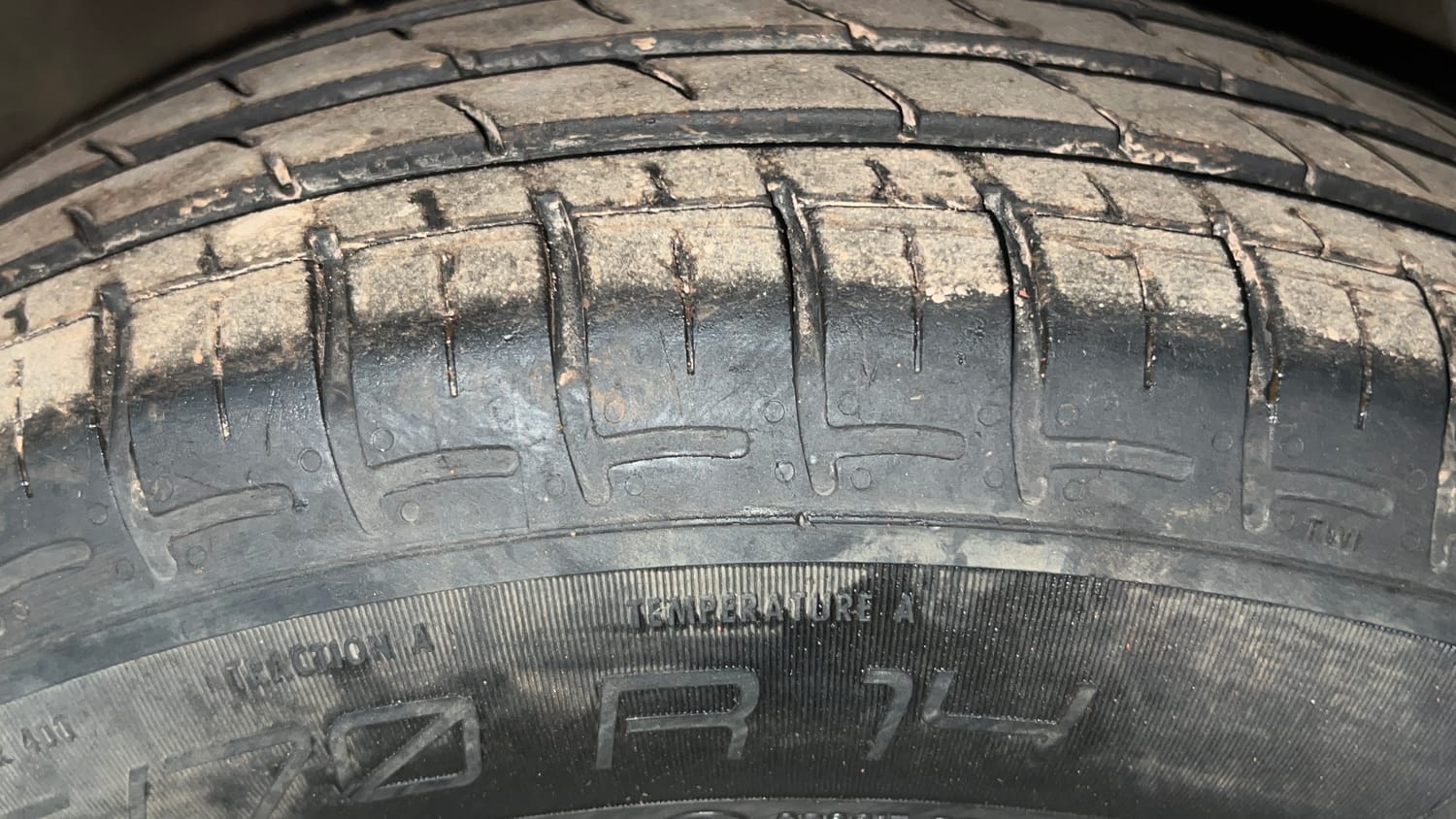 Used 2020 Hyundai Aura S 1.2 Petrol Petrol Manual tyres RIGHT FRONT TYRE TREAD VIEW