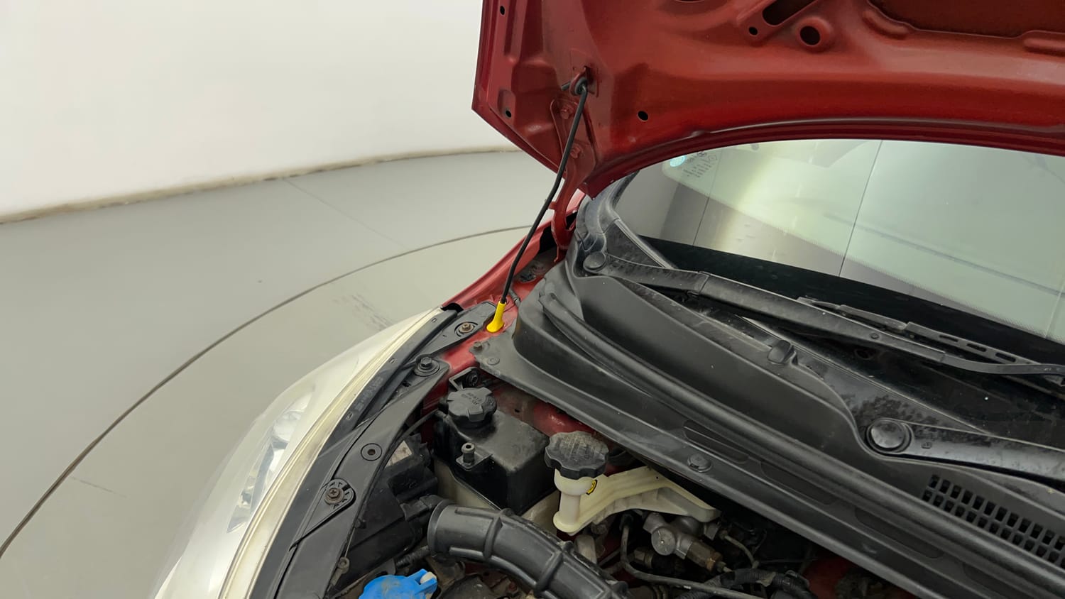 Used 2012 Hyundai i10 Era 1.1 iRDE2 Petrol Manual engine ENGINE RIGHT SIDE HINGE & APRON VIEW