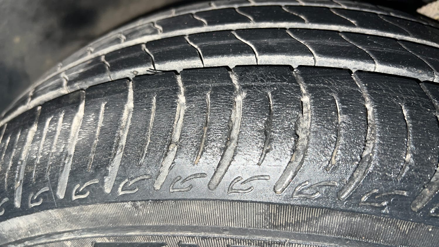 Used 2024 Tata Tiago XTA Petrol Automatic tyres RIGHT FRONT TYRE TREAD VIEW