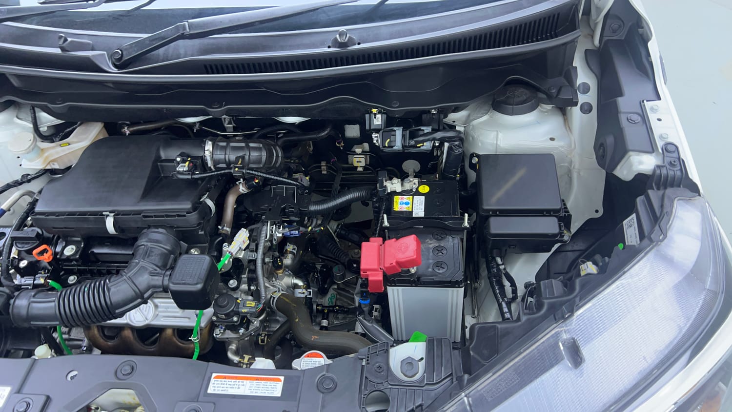 Used 2025 Maruti Suzuki XL6 Alpha Plus MT Petrol Petrol Manual engine ENGINE LEFT SIDE VIEW