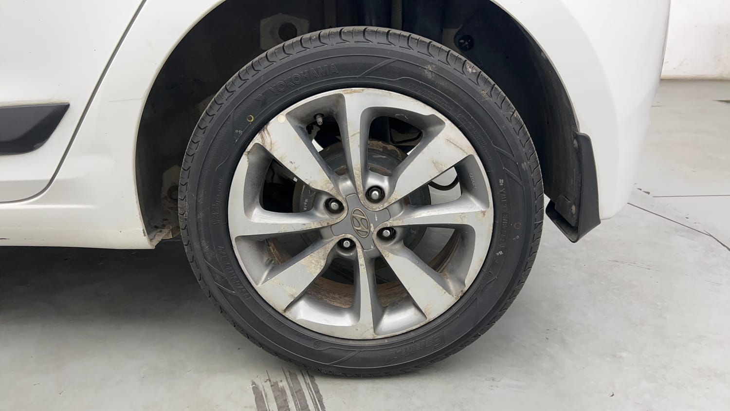 Used 2017 Hyundai Elite i20 Asta 1.2 Petrol Manual tyres LEFT REAR TYRE RIM VIEW
