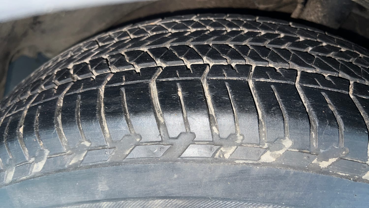 Used 2021 Mahindra XUV500 W7 Diesel Manual tyres RIGHT FRONT TYRE TREAD VIEW