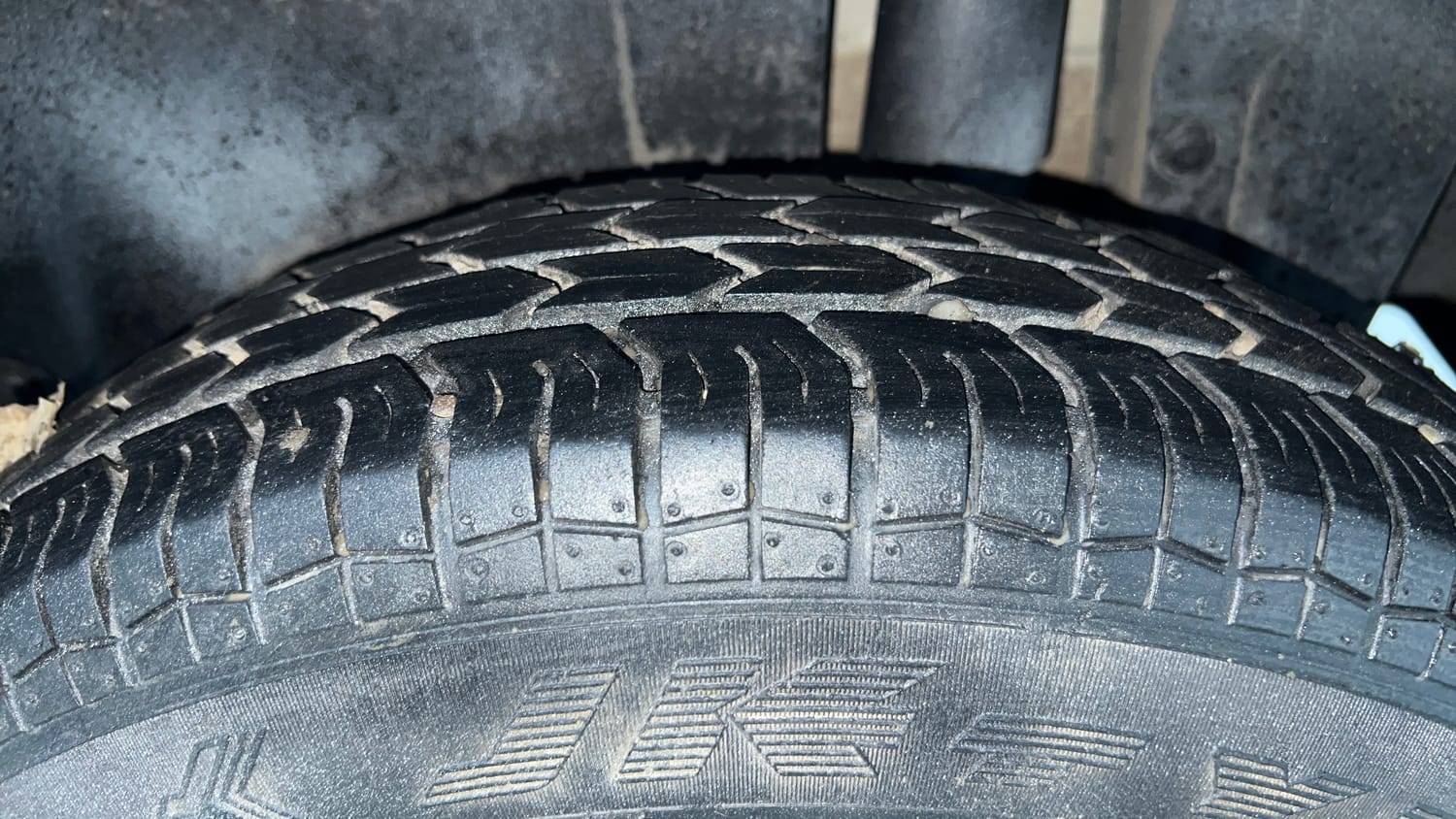 Used 2015 Maruti Suzuki Swift Lxi (O) Petrol Manual tyres LEFT REAR TYRE TREAD VIEW