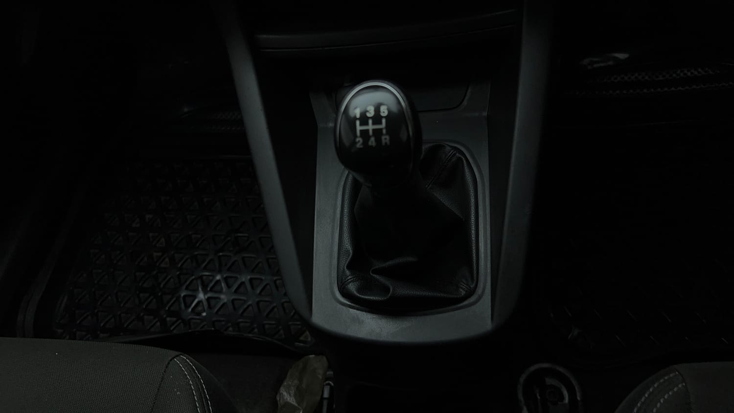 Used 2016 Ford Figo Trend 1.2 Ti-VCT Petrol Manual interior GEAR  KNOB VIEW