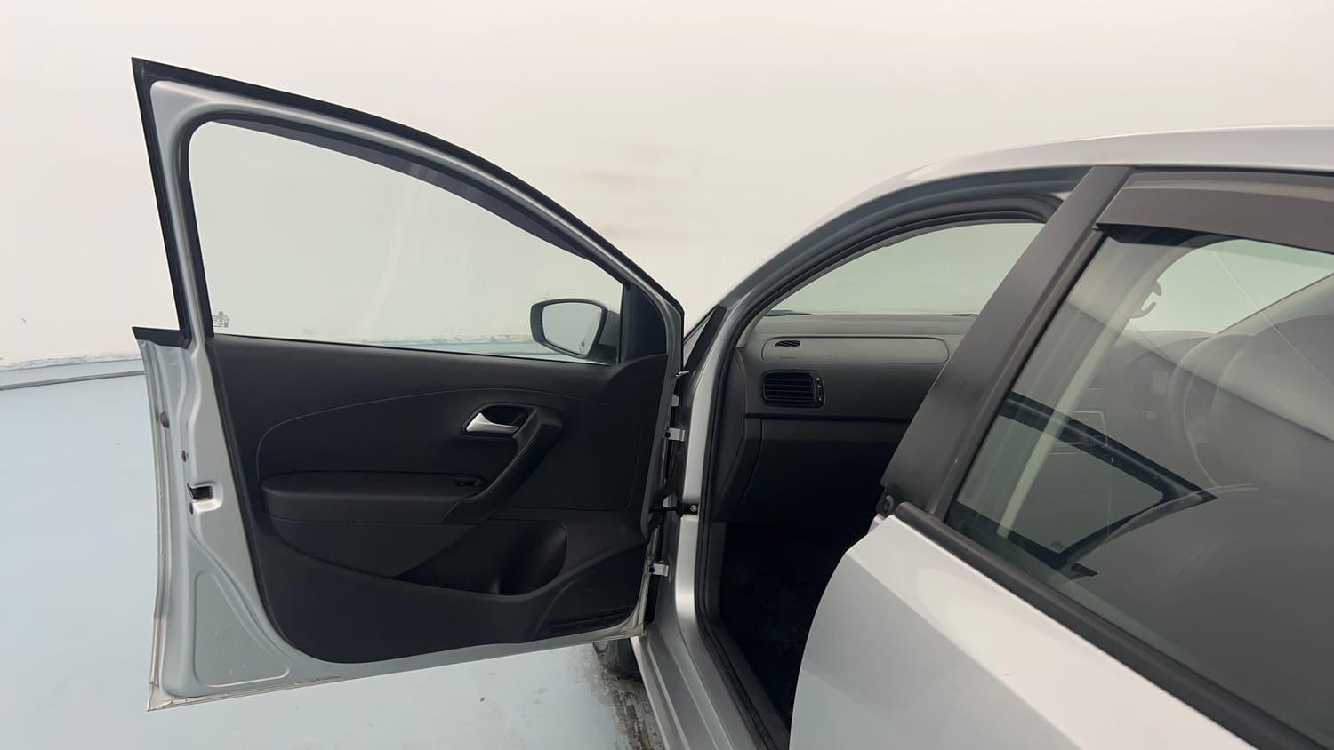 Used 2019 Volkswagen Ameo Comfortline 1.0L (P) Petrol Manual interior LEFT FRONT DOOR OPEN VIEW