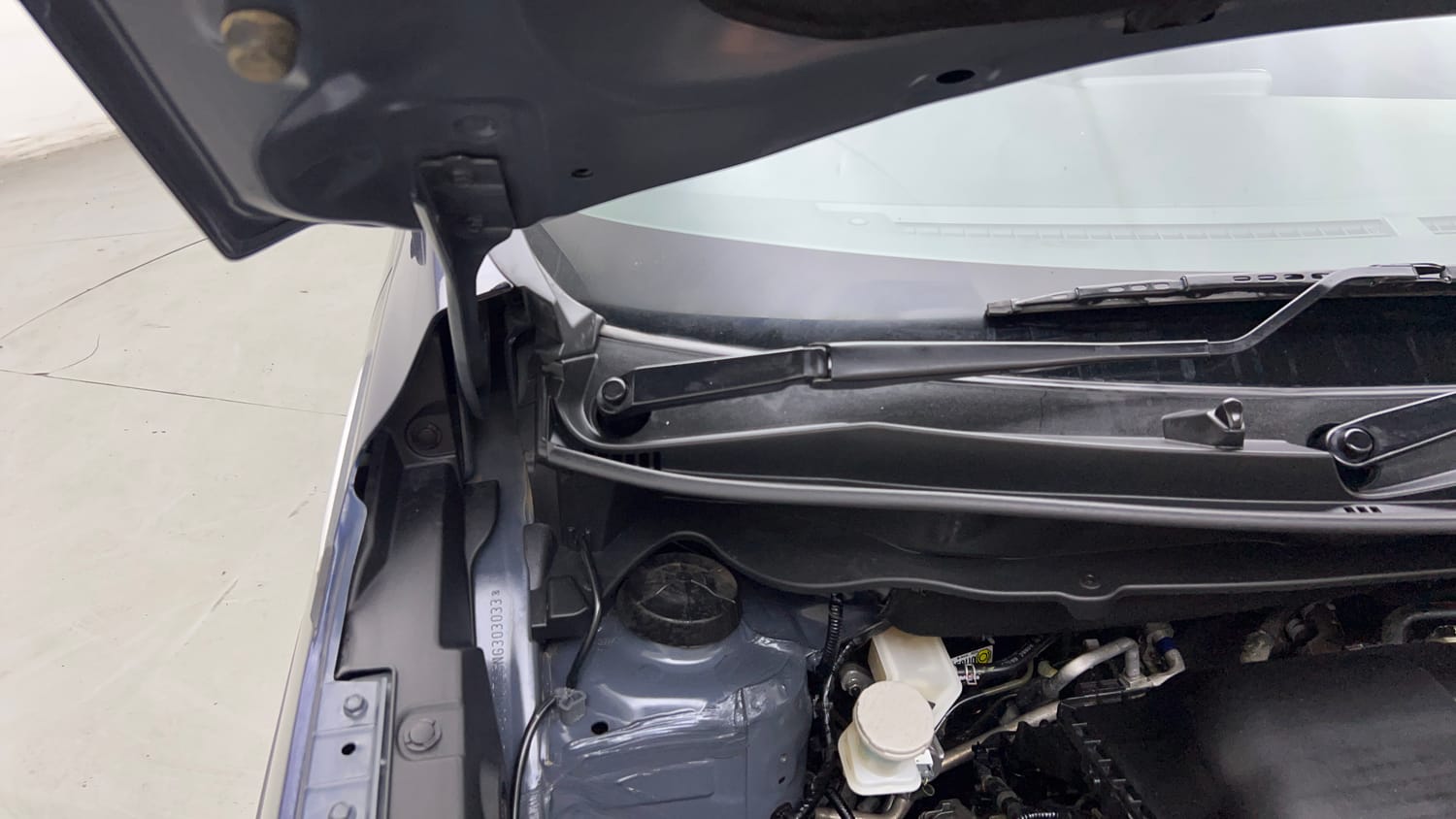 Used 2022 Maruti Suzuki XL6 Alpha Plus MT Petrol Petrol Manual engine ENGINE RIGHT SIDE HINGE & APRON VIEW