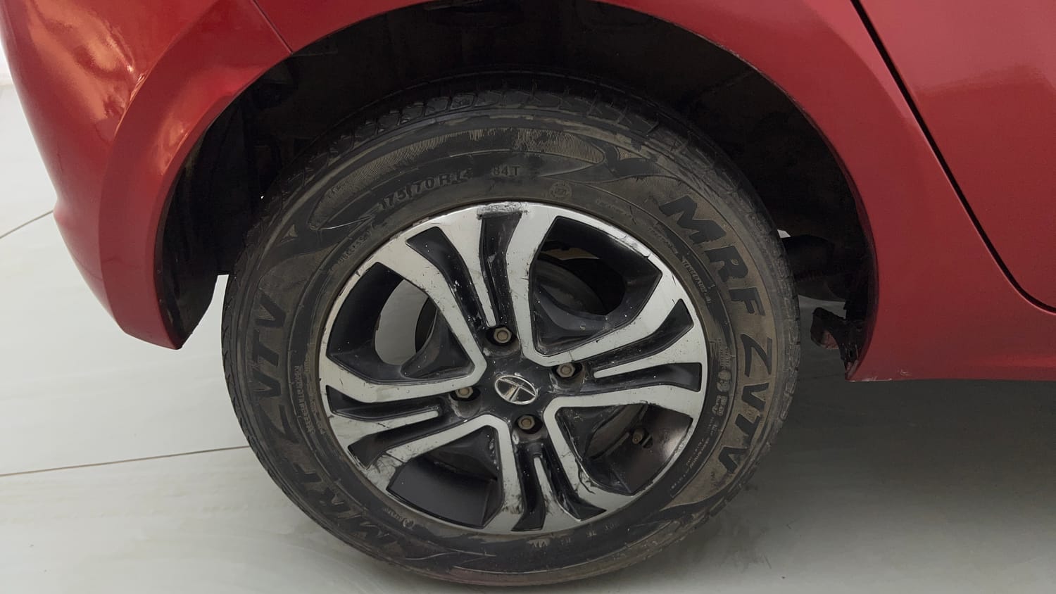 Used 2019 Tata Tiago Revotron XZ w/o Alloy Petrol Manual tyres RIGHT REAR TYRE RIM VIEW