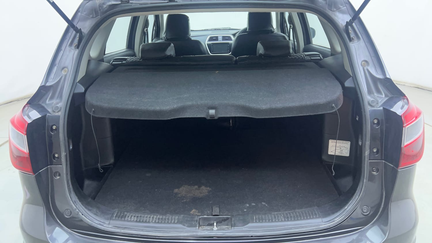 Used 2017 Maruti Suzuki S-Cross Zeta 1.3 Diesel Manual interior DICKY INSIDE VIEW