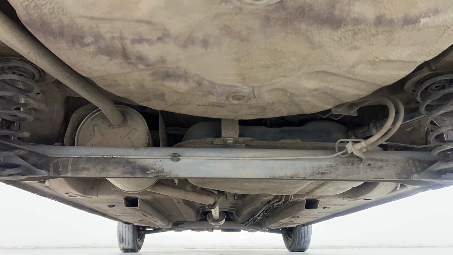 Used 2016 Renault Kwid RXT Petrol Manual extra REAR UNDERBODY VIEW (TAKEN FROM REAR)