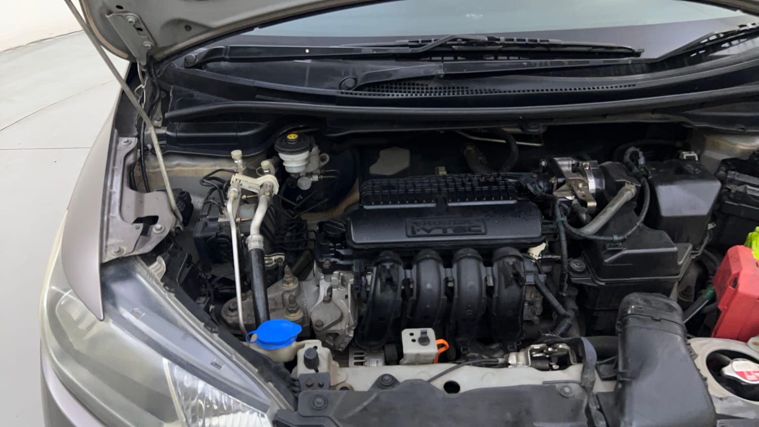 Used 2016 Honda Jazz V AT Petrol Petrol Automatic engine ENGINE RIGHT SIDE HINGE & APRON VIEW