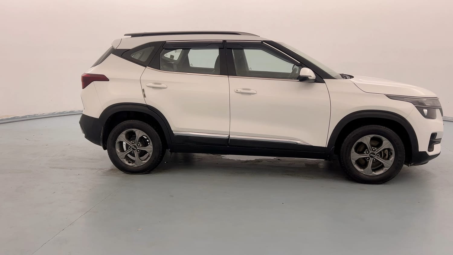 Used 2020 Kia Seltos HTK Plus 1.5 Petrol Manual exterior RIGHT SIDE VIEW