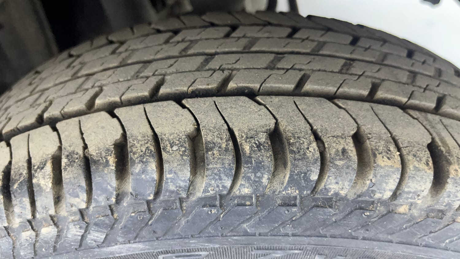 Used 2015 Maruti Suzuki Alto K10 LXi Petrol Manual tyres LEFT REAR TYRE TREAD VIEW