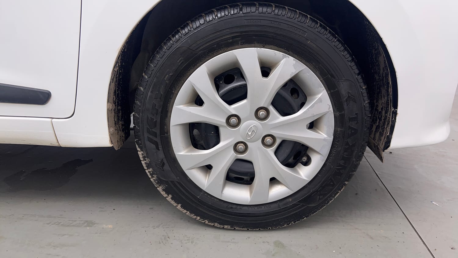 Used 2019 Hyundai Grand i10 Magna 1.2 Kappa VTVT Petrol Manual tyres RIGHT FRONT TYRE RIM VIEW