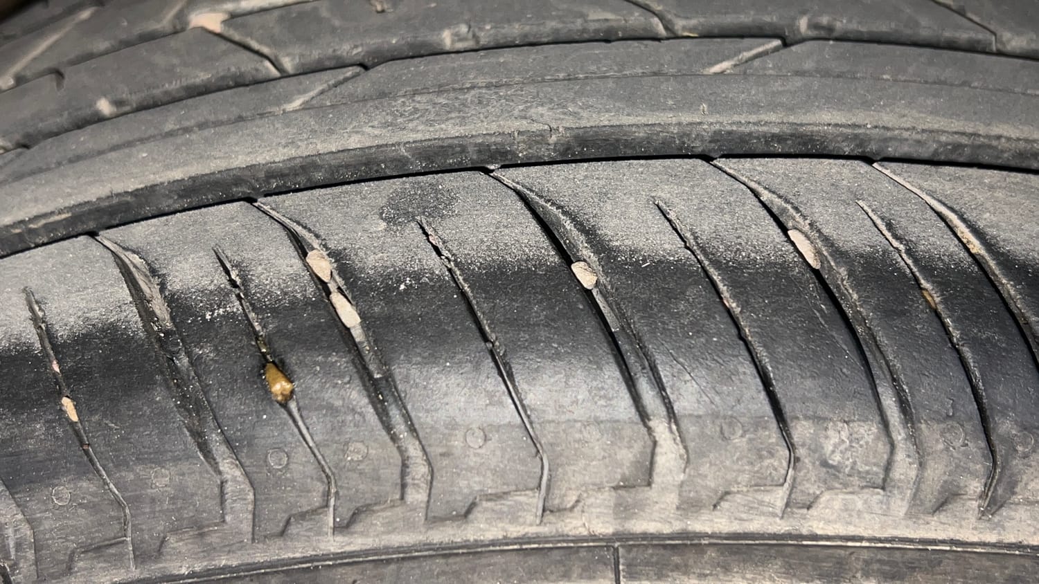 Used 2019 Tata Nexon XM Petrol Manual tyres RIGHT REAR TYRE TREAD VIEW