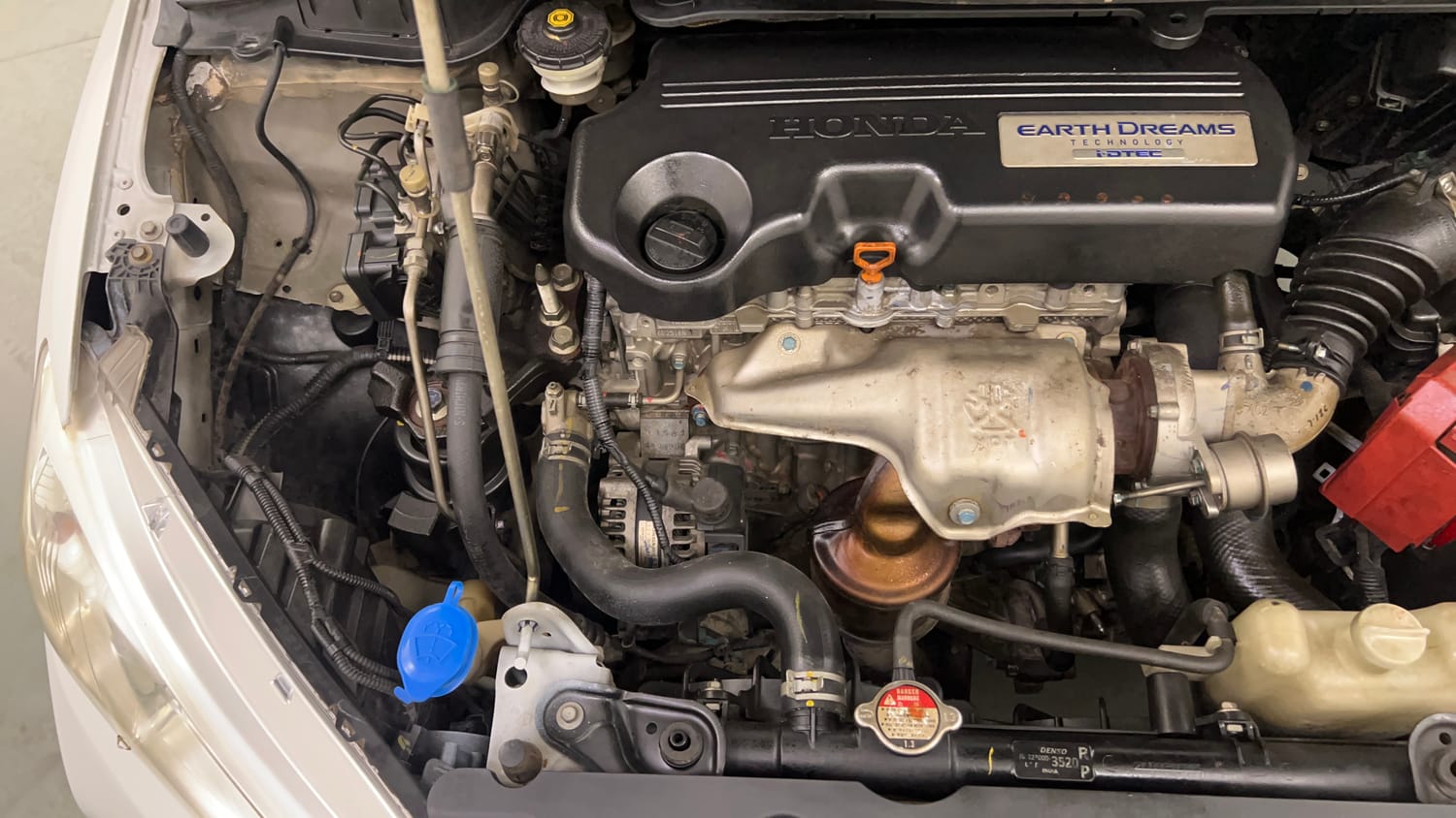 Used 2016 Honda City SV Diesel Diesel Manual engine ENGINE RIGHT SIDE VIEW