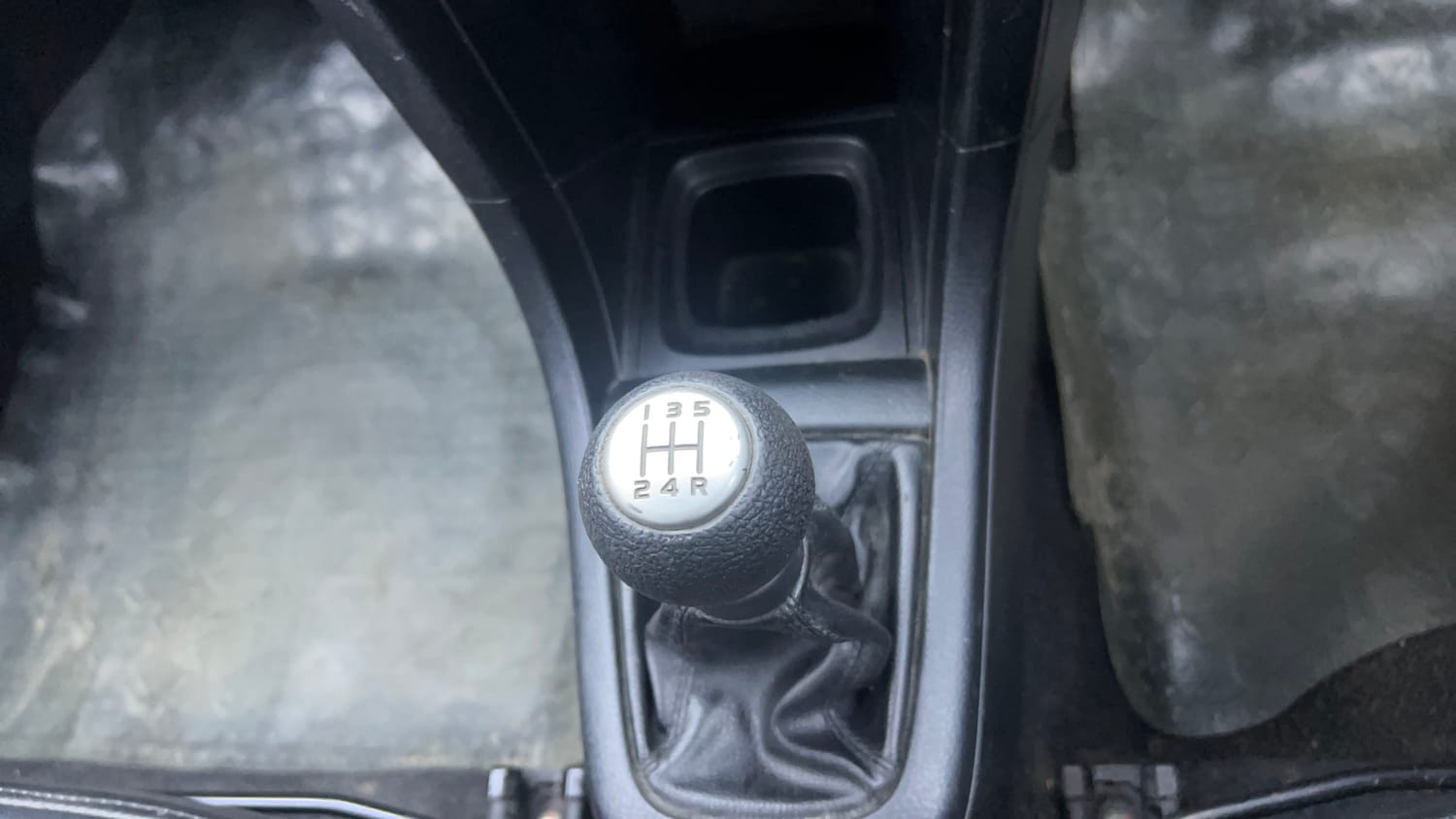 Used 2012 Maruti Suzuki Swift VXi Petrol Manual interior GEAR  KNOB VIEW