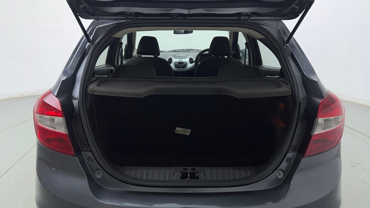 Used 2016 Ford Figo Trend 1.2 Ti-VCT Petrol Manual interior DICKY INSIDE VIEW