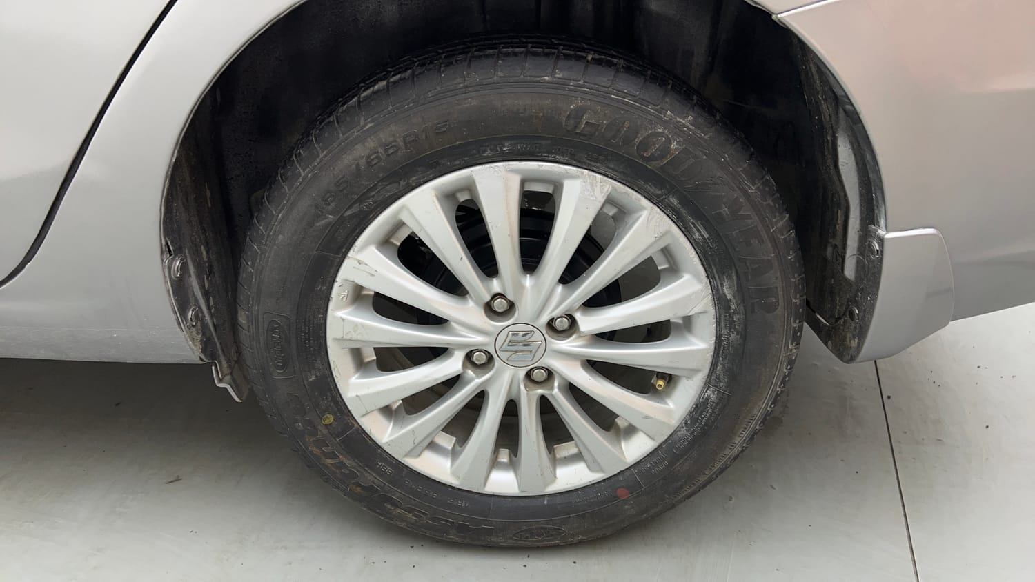 Used 2018 Maruti Suzuki Ciaz Delta Hybrid 1.5 Petrol Manual tyres LEFT REAR TYRE RIM VIEW