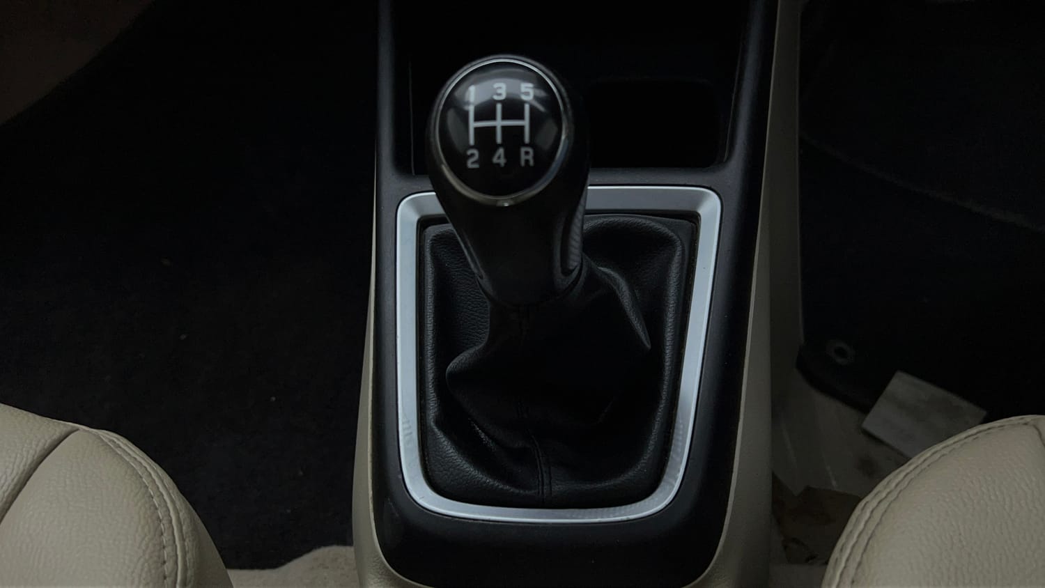 Used 2019 Maruti Suzuki Dzire VXi Petrol Manual interior GEAR  KNOB VIEW