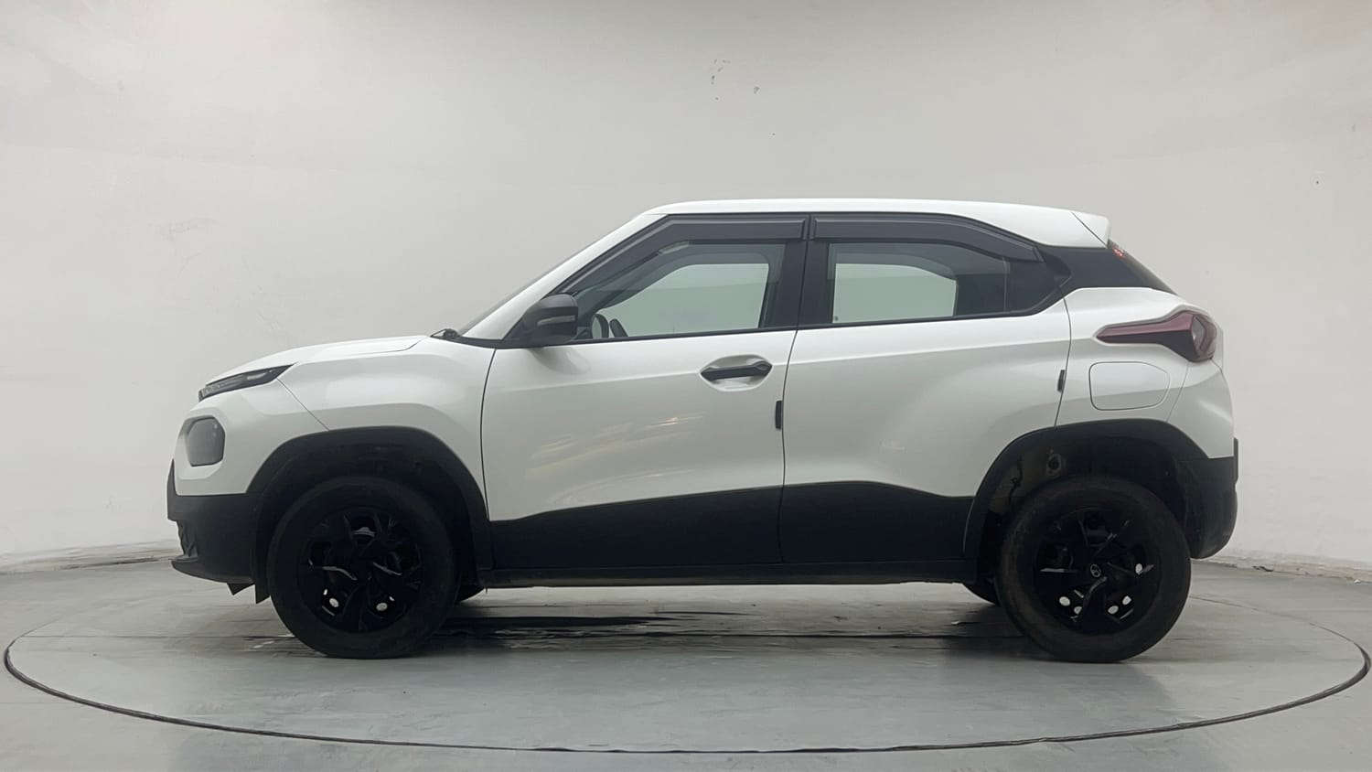 Used 2025 Tata Punch Pure (o) Petrol Manual exterior LEFT SIDE VIEW