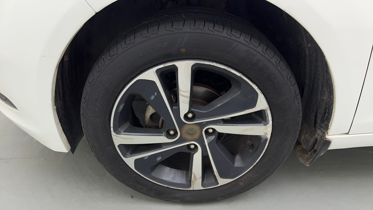 Used 2022 Tata Altroz XZ Plus i-Turbo Petrol Petrol Manual tyres LEFT FRONT TYRE RIM VIEW