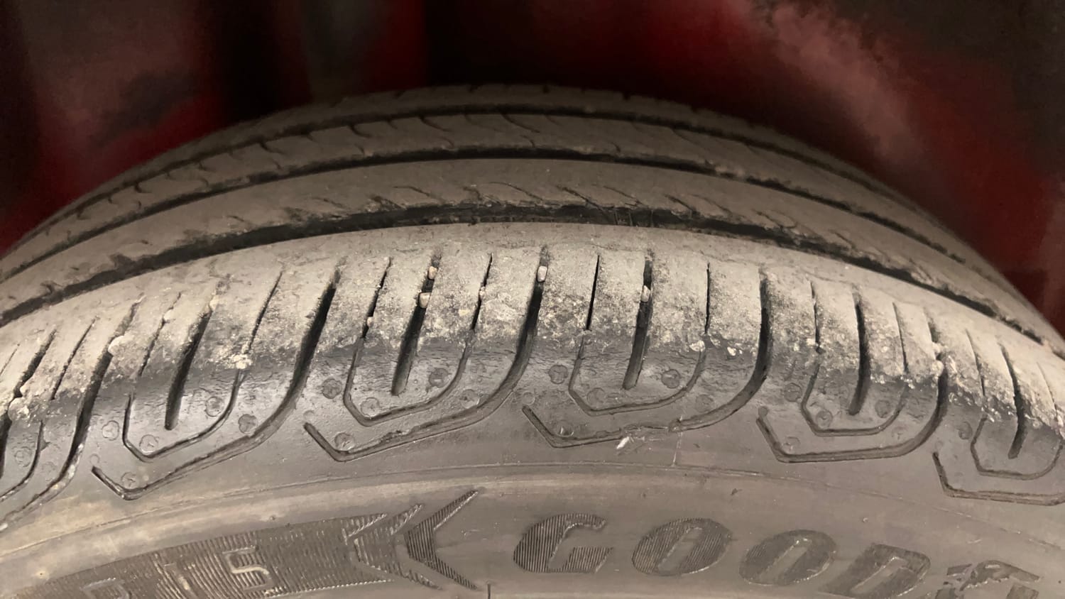 Used 2016 Volkswagen Polo Comfortline 1.2L (P) Petrol Manual tyres RIGHT REAR TYRE TREAD VIEW
