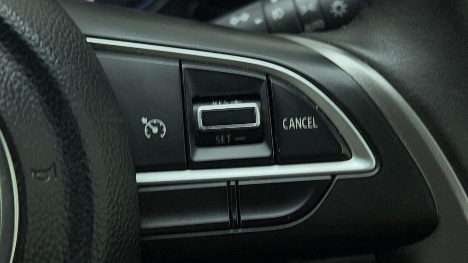 Used 2022 Maruti Suzuki XL6 Alpha Plus MT Petrol Petrol Manual top_features Cruise control