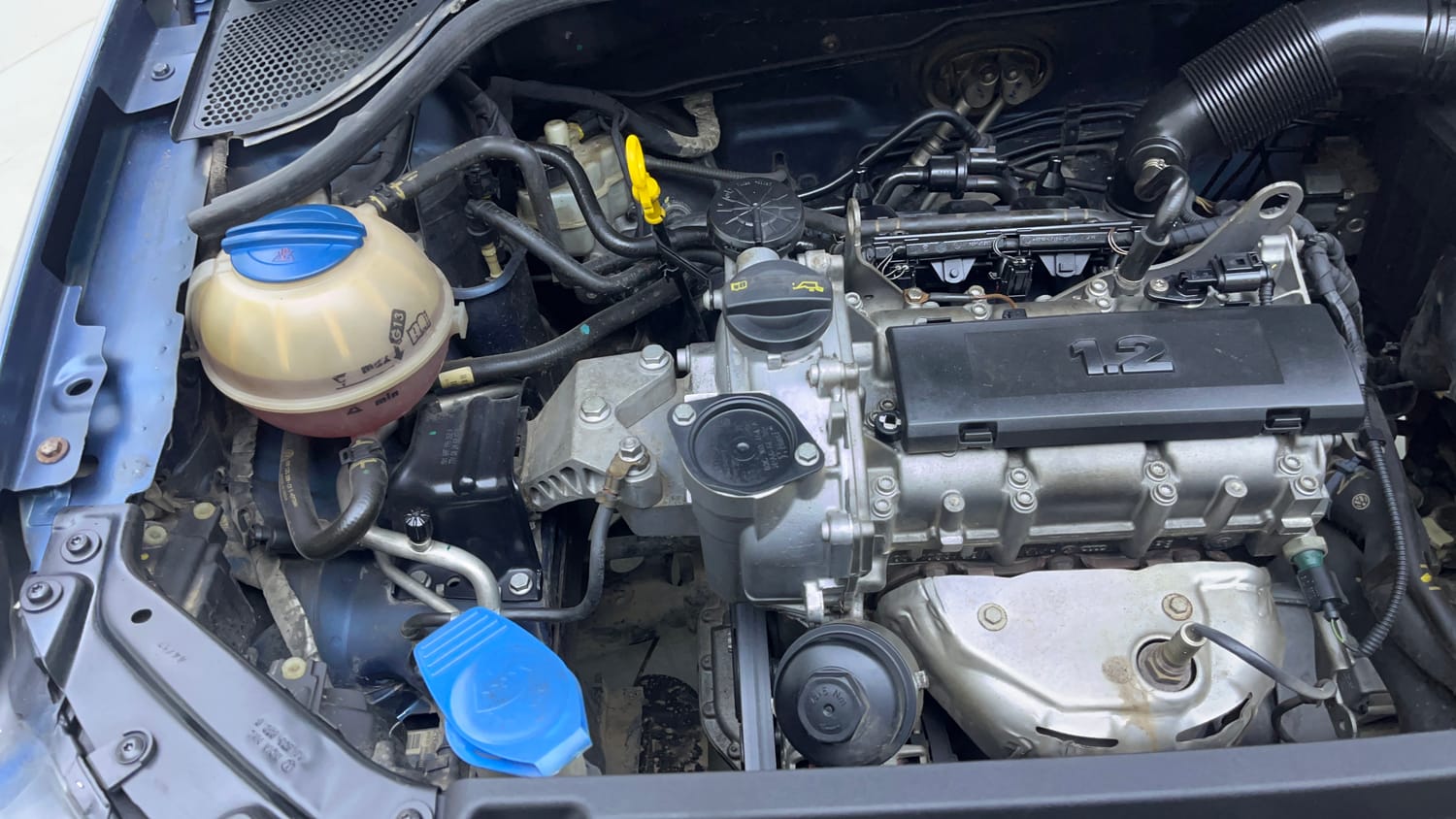 Used 2017 Volkswagen Polo Highline Plus 1.2( P)16 Alloy Petrol Manual engine ENGINE RIGHT SIDE VIEW