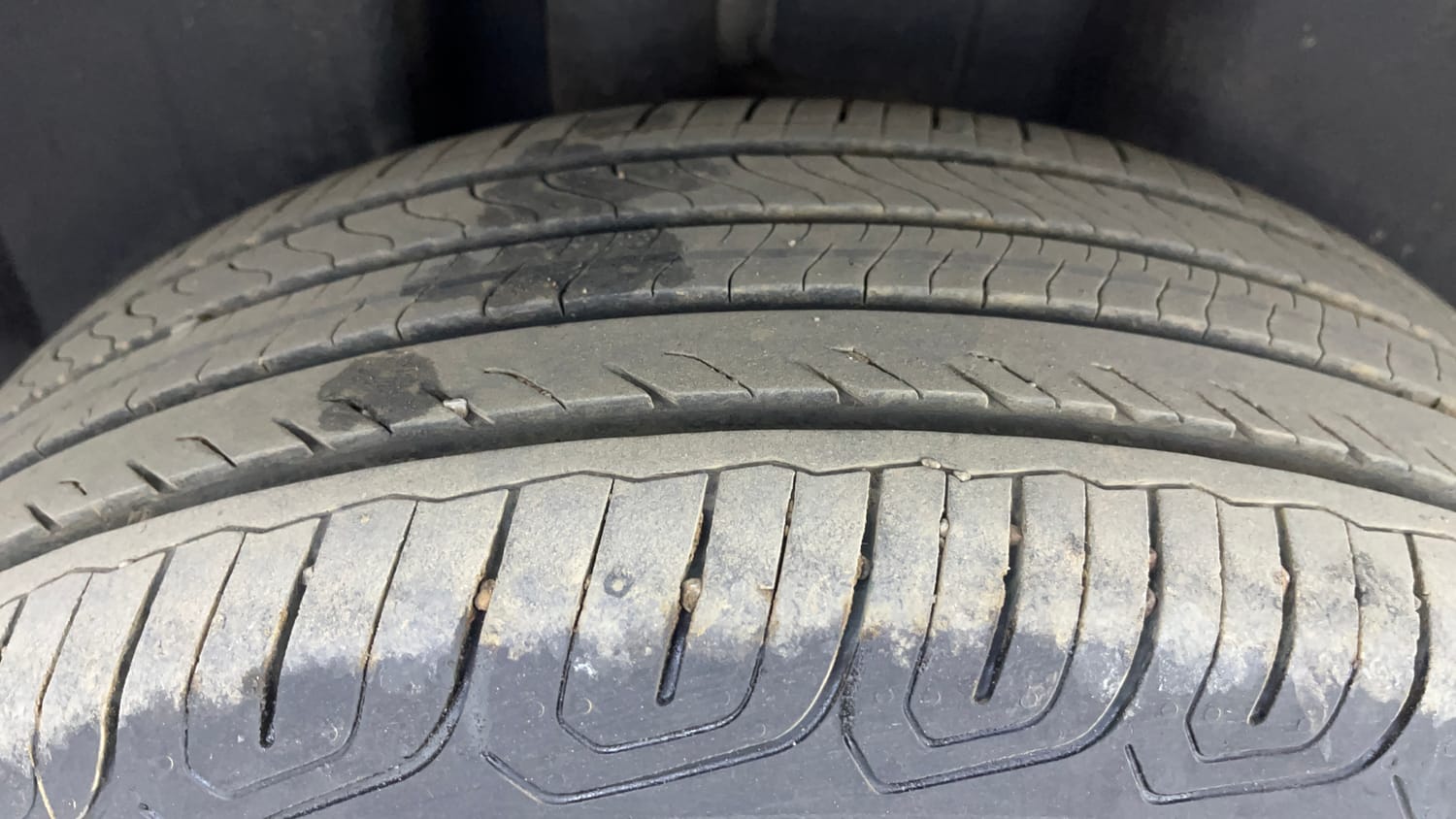 Used 2025 Skoda Kylaq Classic Petrol Manual tyres RIGHT REAR TYRE TREAD VIEW