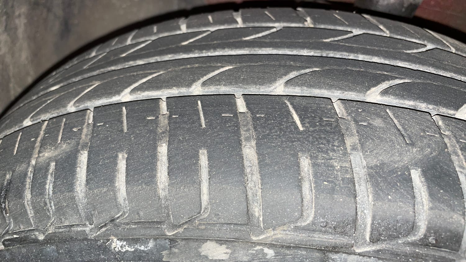 Used 2015 Hyundai Elite i20 Magna 1.2 Petrol Manual tyres LEFT FRONT TYRE TREAD VIEW
