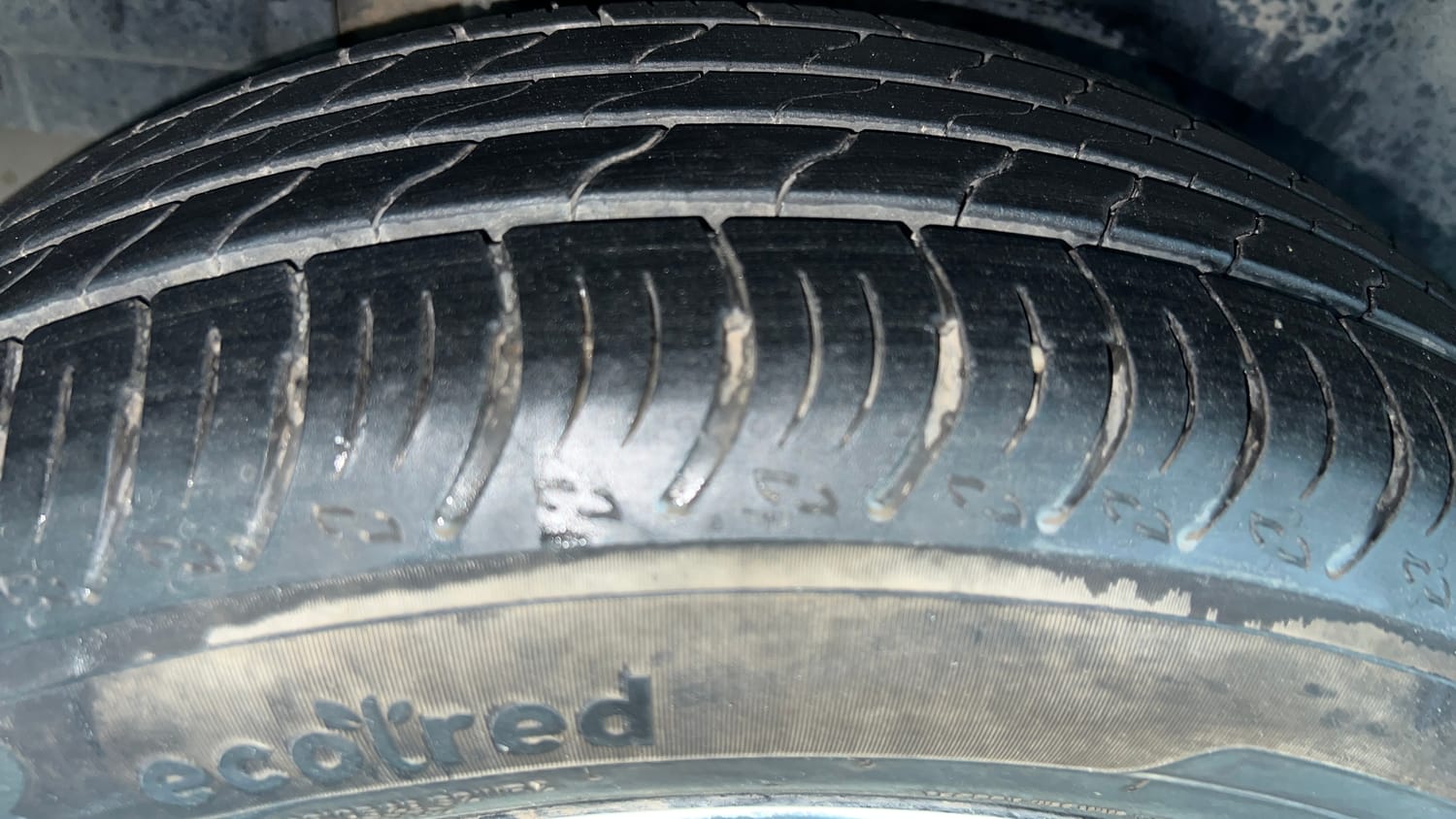 Used 2022 Maruti Suzuki XL6 Alpha Plus MT Petrol Petrol Manual tyres RIGHT REAR TYRE TREAD VIEW