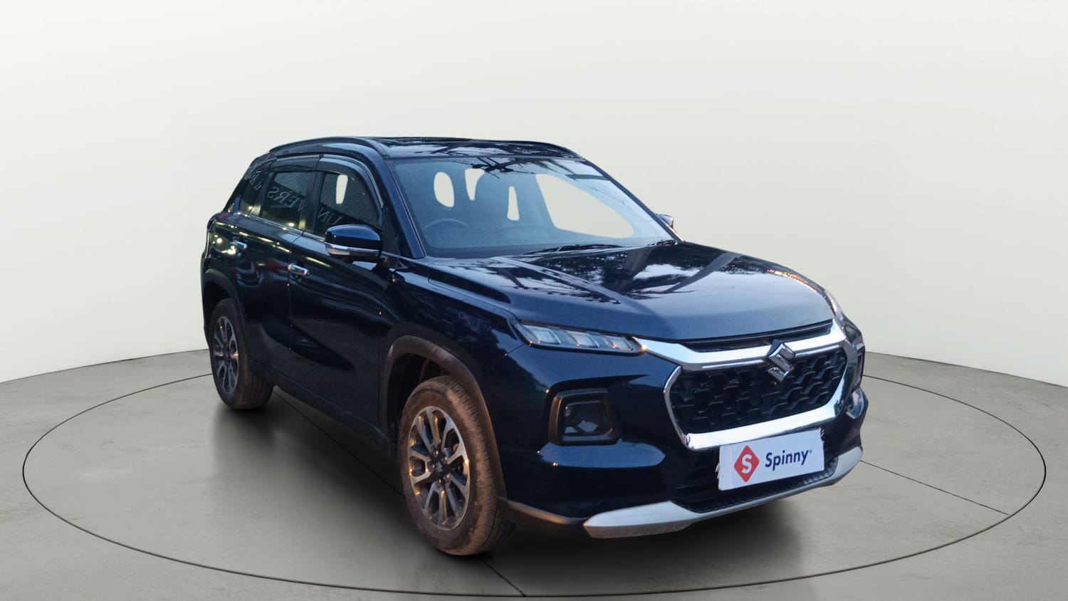 Used 2022 Maruti Suzuki Grand Vitara Alpha Smart Hybrid AT Petrol Automatic exterior RIGHT FRONT CORNER VIEW