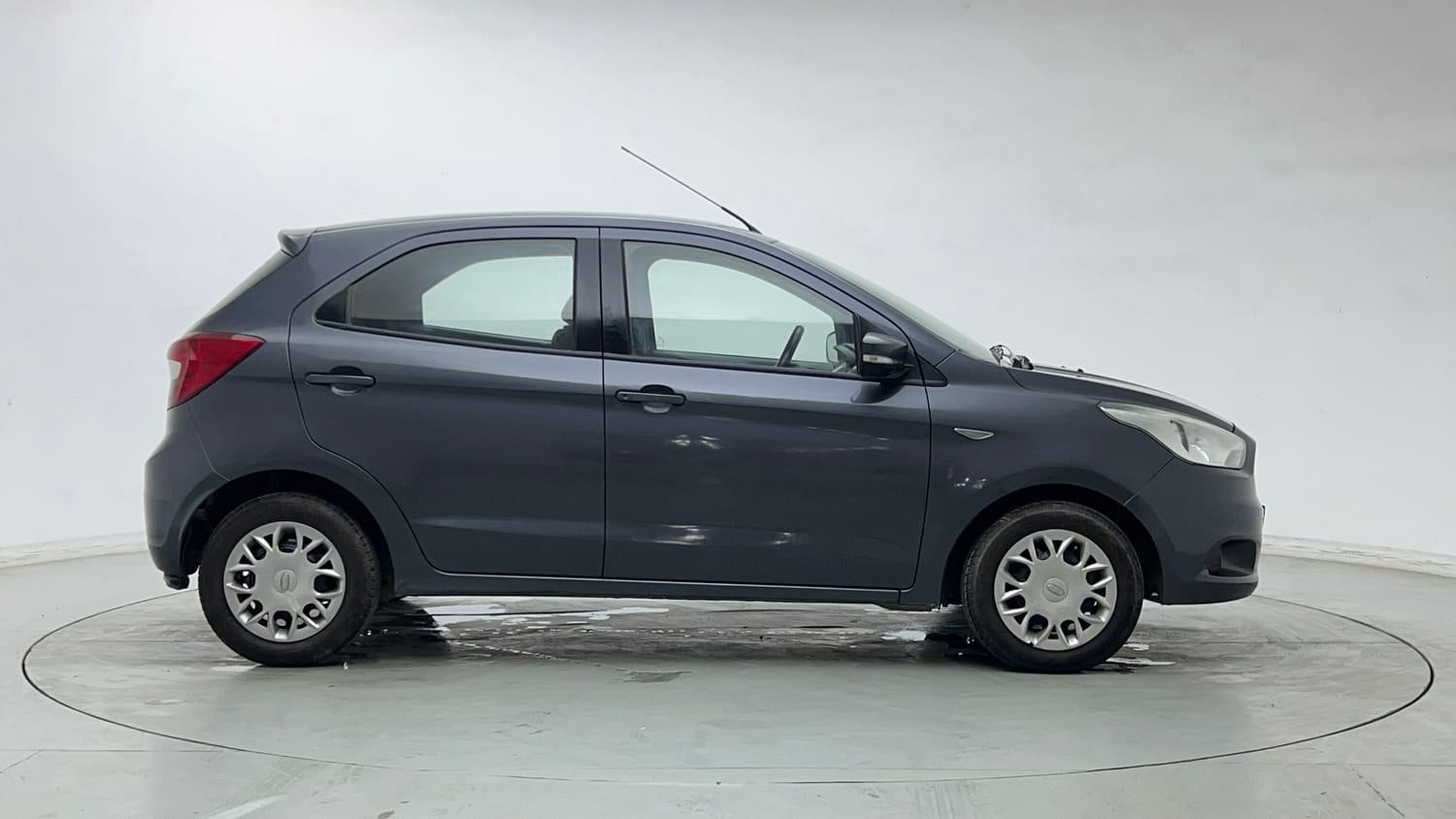 Used 2016 Ford Figo Trend 1.2 Ti-VCT Petrol Manual exterior RIGHT SIDE VIEW