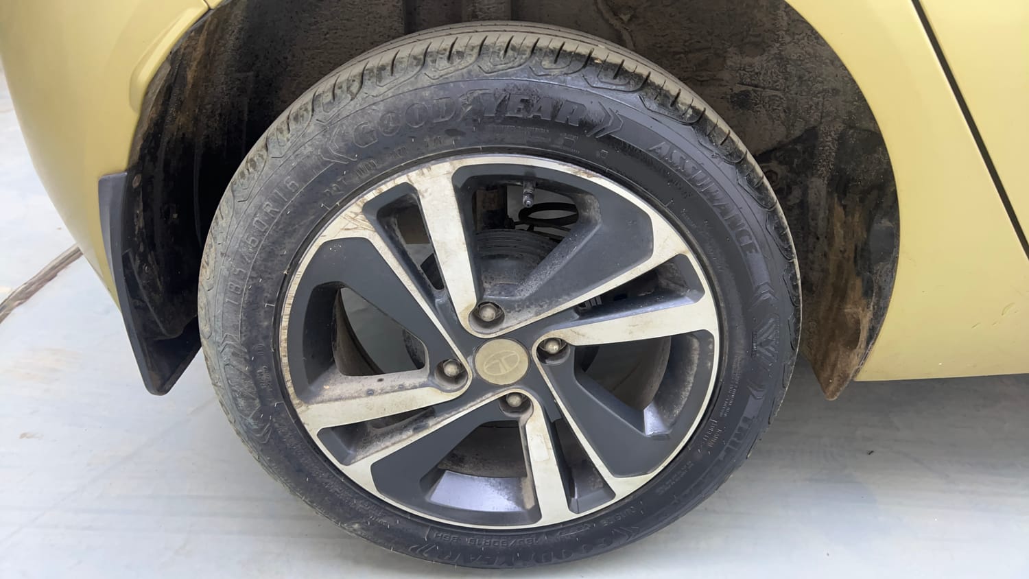 Used 2021 Tata Altroz XZ Plus Petrol Petrol Manual tyres RIGHT REAR TYRE RIM VIEW