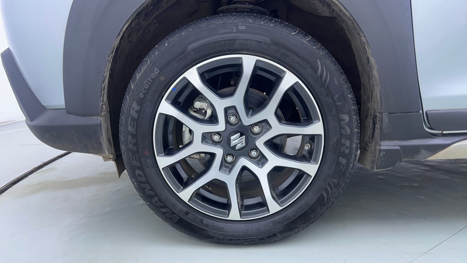 Used 2025 Maruti Suzuki XL6 Alpha Plus MT Petrol Petrol Manual tyres LEFT FRONT TYRE RIM VIEW