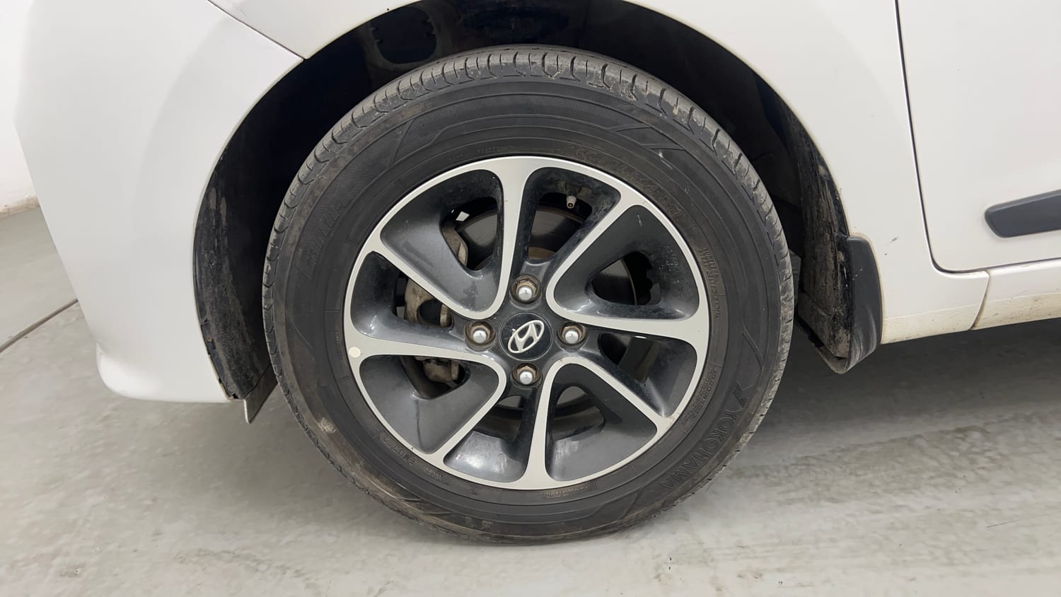 Used 2017 Hyundai Grand i10 Asta 1.2 Kappa VTVT Petrol Manual tyres LEFT FRONT TYRE RIM VIEW