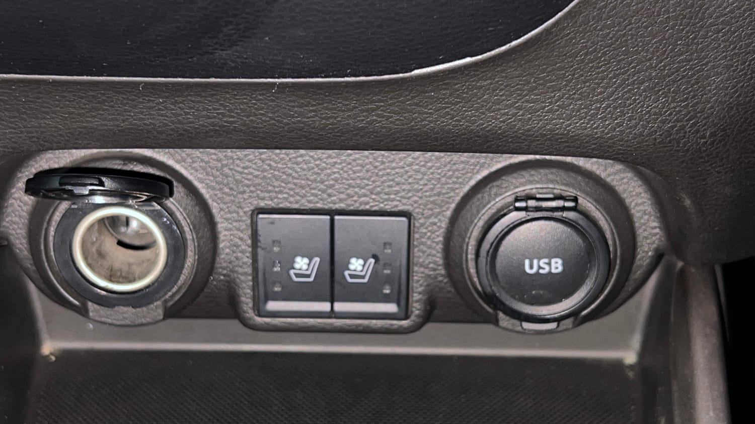 Used 2022 Maruti Suzuki XL6 Alpha Plus MT Petrol Petrol Manual top_features Ventilated seats