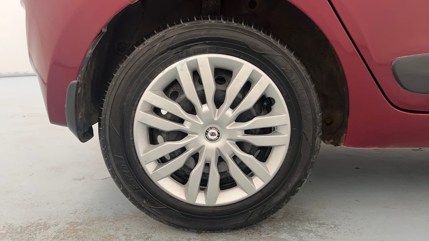 Used 2015 Hyundai Grand i10 Sportz 1.2 Kappa VTVT Petrol Manual tyres RIGHT REAR TYRE RIM VIEW