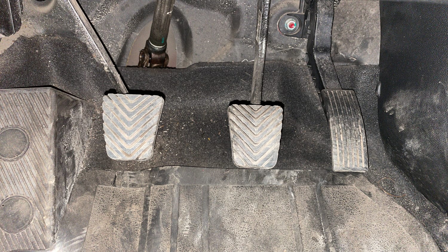 Used 2015 Hyundai Elite i20 Magna 1.2 Petrol Manual interior PEDALS VIEW