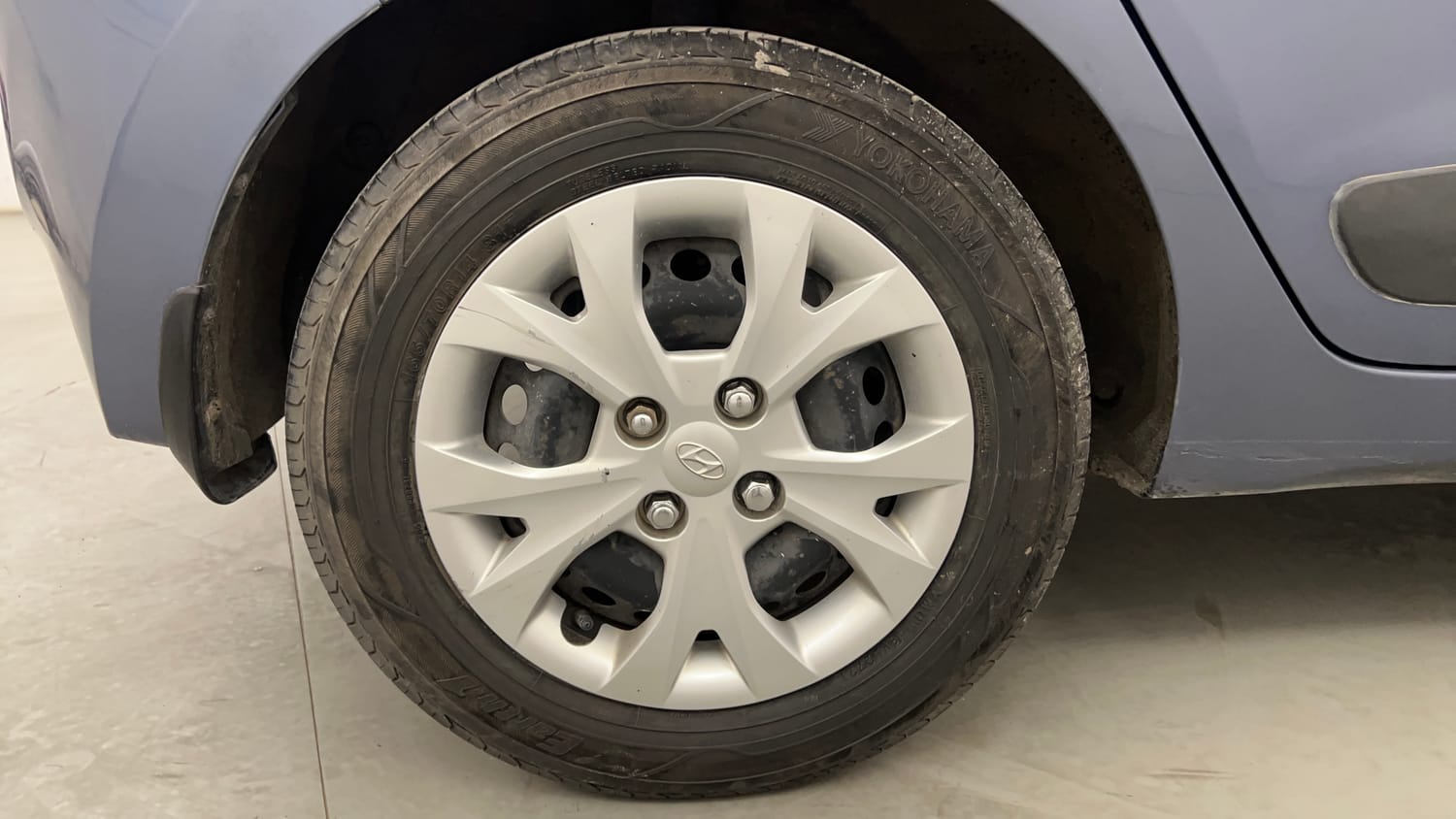 Used 2014 Hyundai Grand i10 Sportz 1.1 CRDi Diesel Manual tyres RIGHT REAR TYRE RIM VIEW