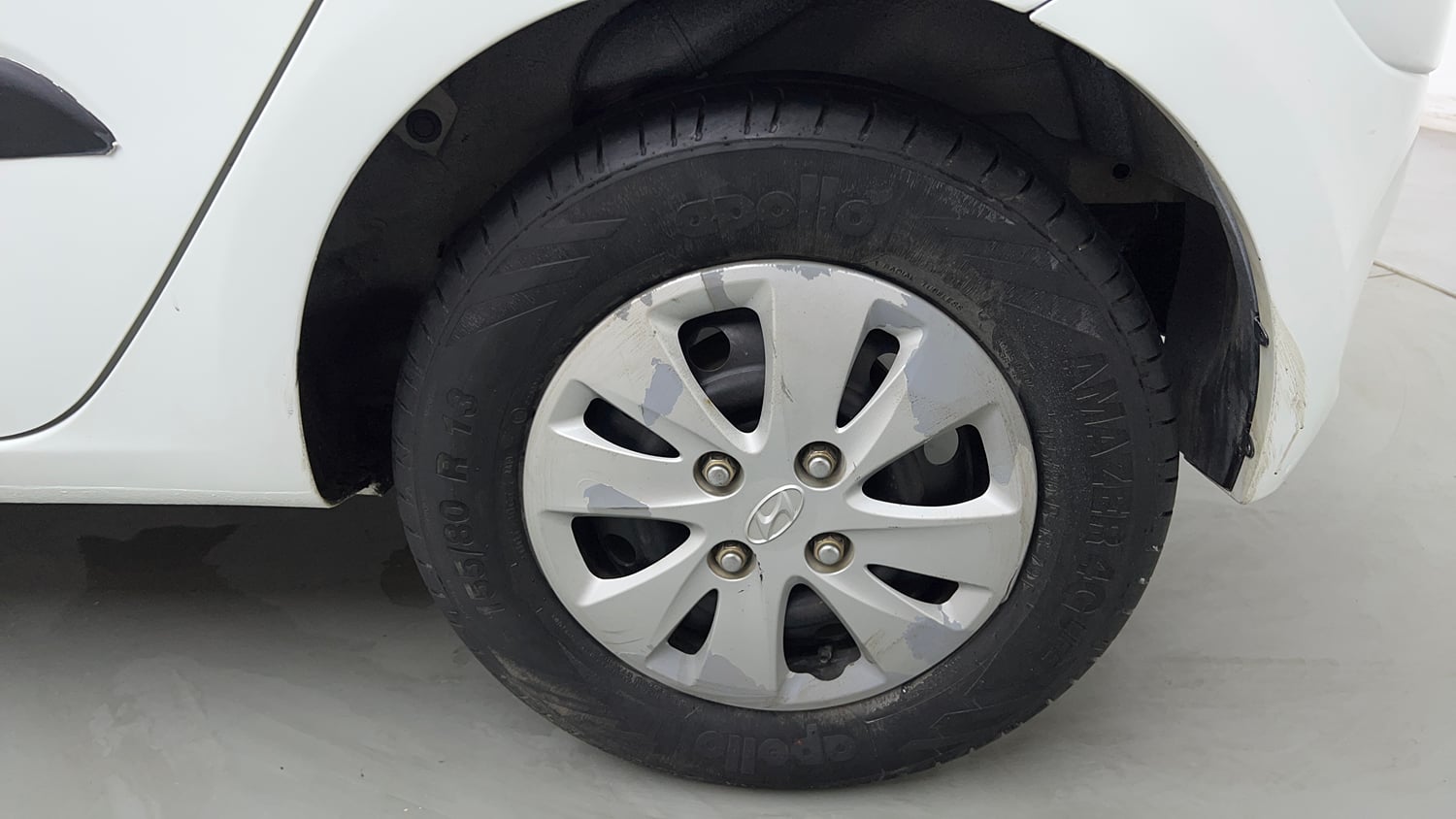 Used 2013 Hyundai i10 Magna 1.1 iRDE2 Petrol Manual tyres LEFT REAR TYRE RIM VIEW