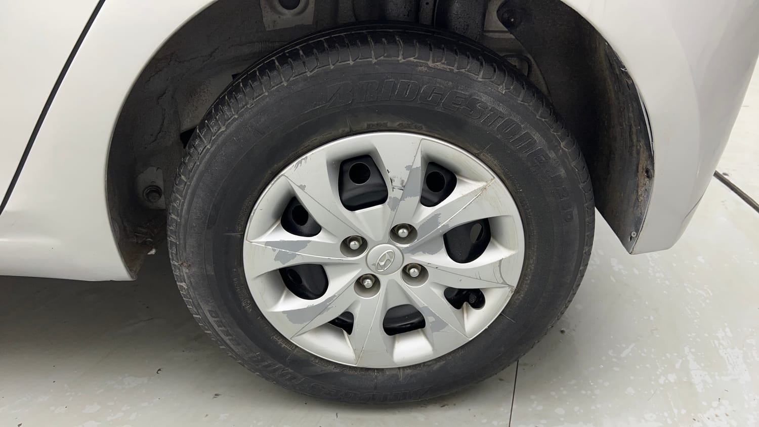 Used 2017 Hyundai Elite i20 Magna Executive 1.2 Petrol Manual tyres LEFT REAR TYRE RIM VIEW