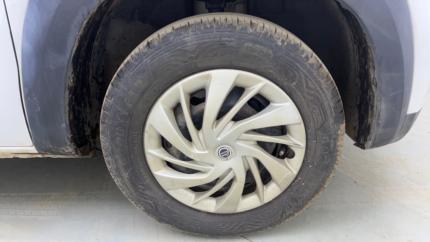 Used 2016 Renault Kwid RXT Petrol Manual tyres RIGHT FRONT TYRE RIM VIEW
