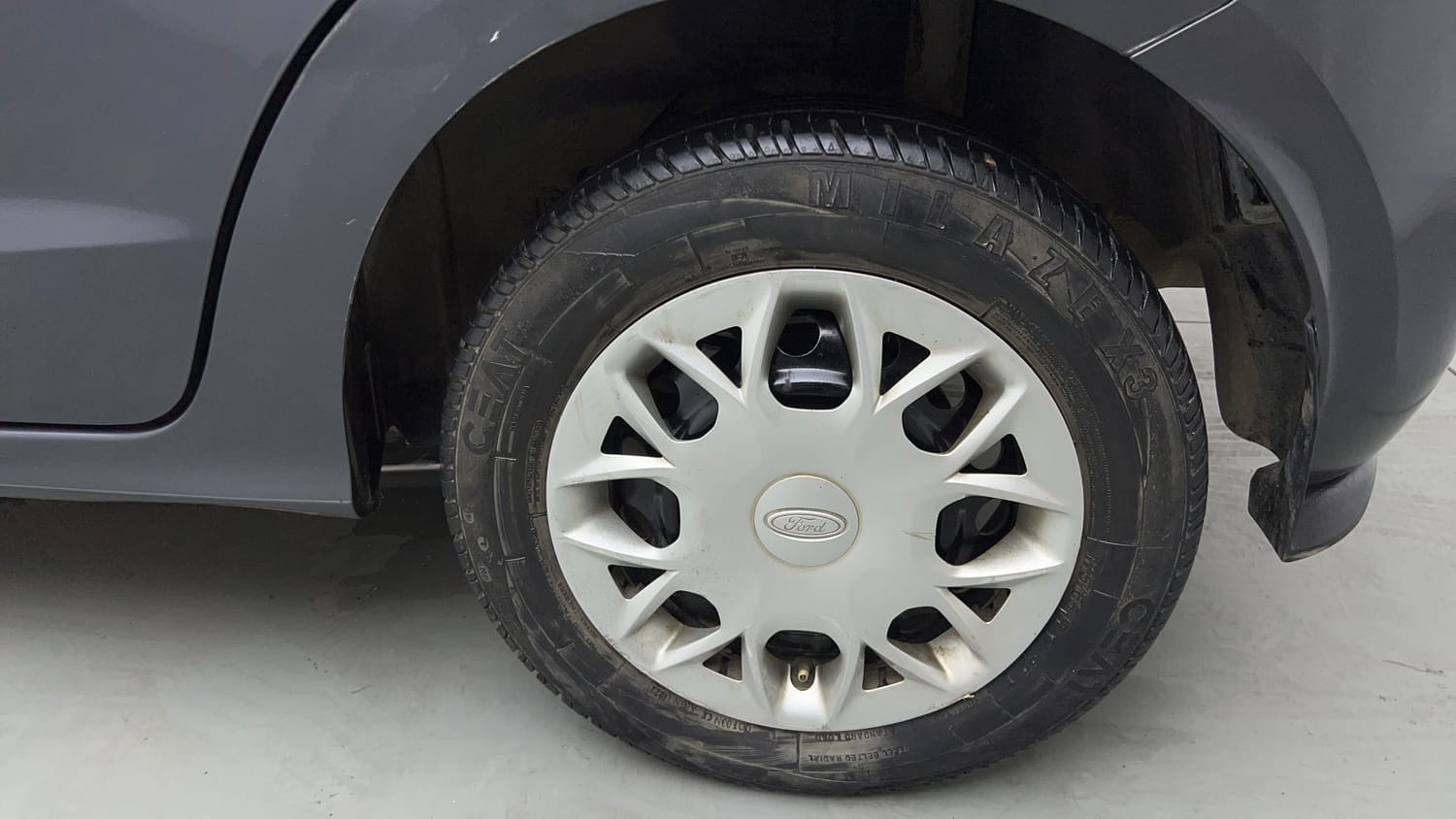 Used 2016 Ford Figo Trend 1.2 Ti-VCT Petrol Manual tyres LEFT REAR TYRE RIM VIEW